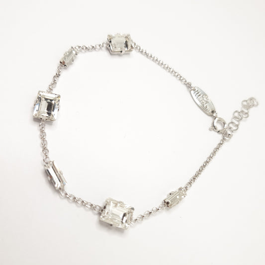 Swarovski Armkette aus italienischem Silber mit glänzenden weißen Kristallen.