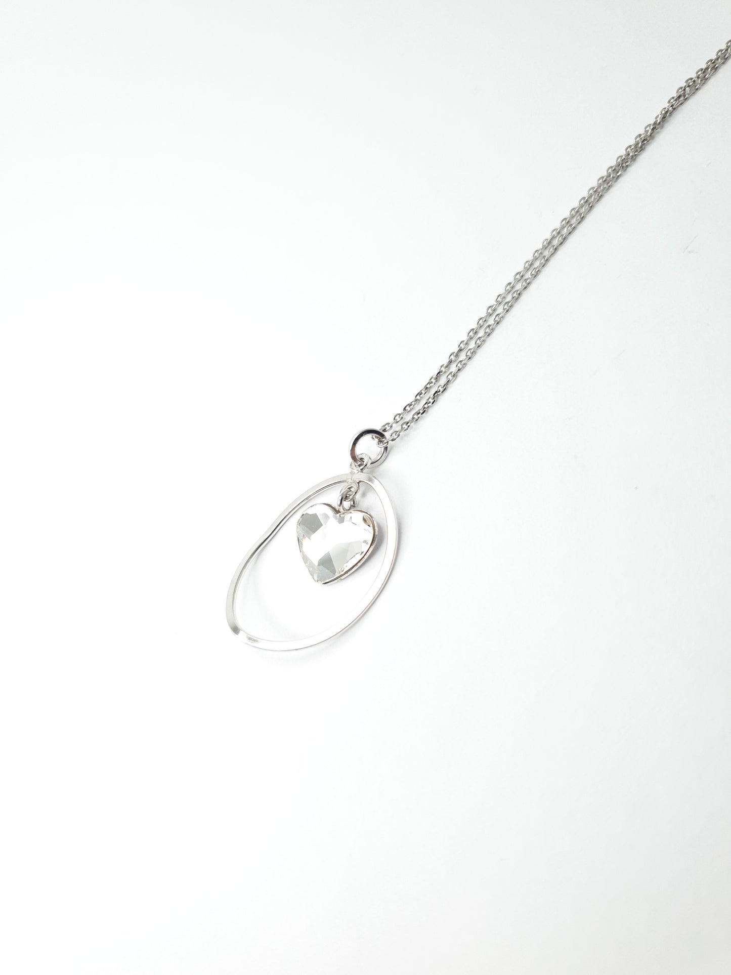 Schöne 925 Silberkette mit glänzendem Herzanhänger aus Swarovski Stein - Inbegriff von Eleganz und Stil