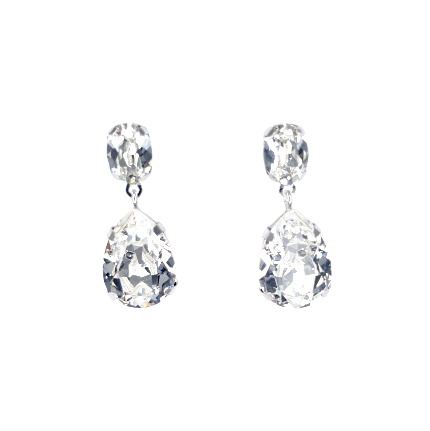 Hänge Ohrringe aus 925 Silber mit großen weißen Swarovski Kristallen, je Ohrring zwei ovale Kristalle, einer oben und einer unten. 